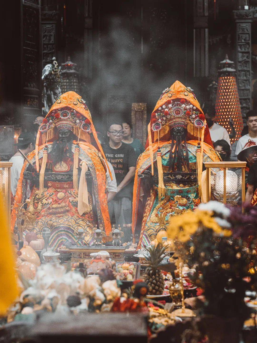 康都统仁慈,所以出游时,「温走前康走后」,如果遇到了厉鬼邪祟,温都统