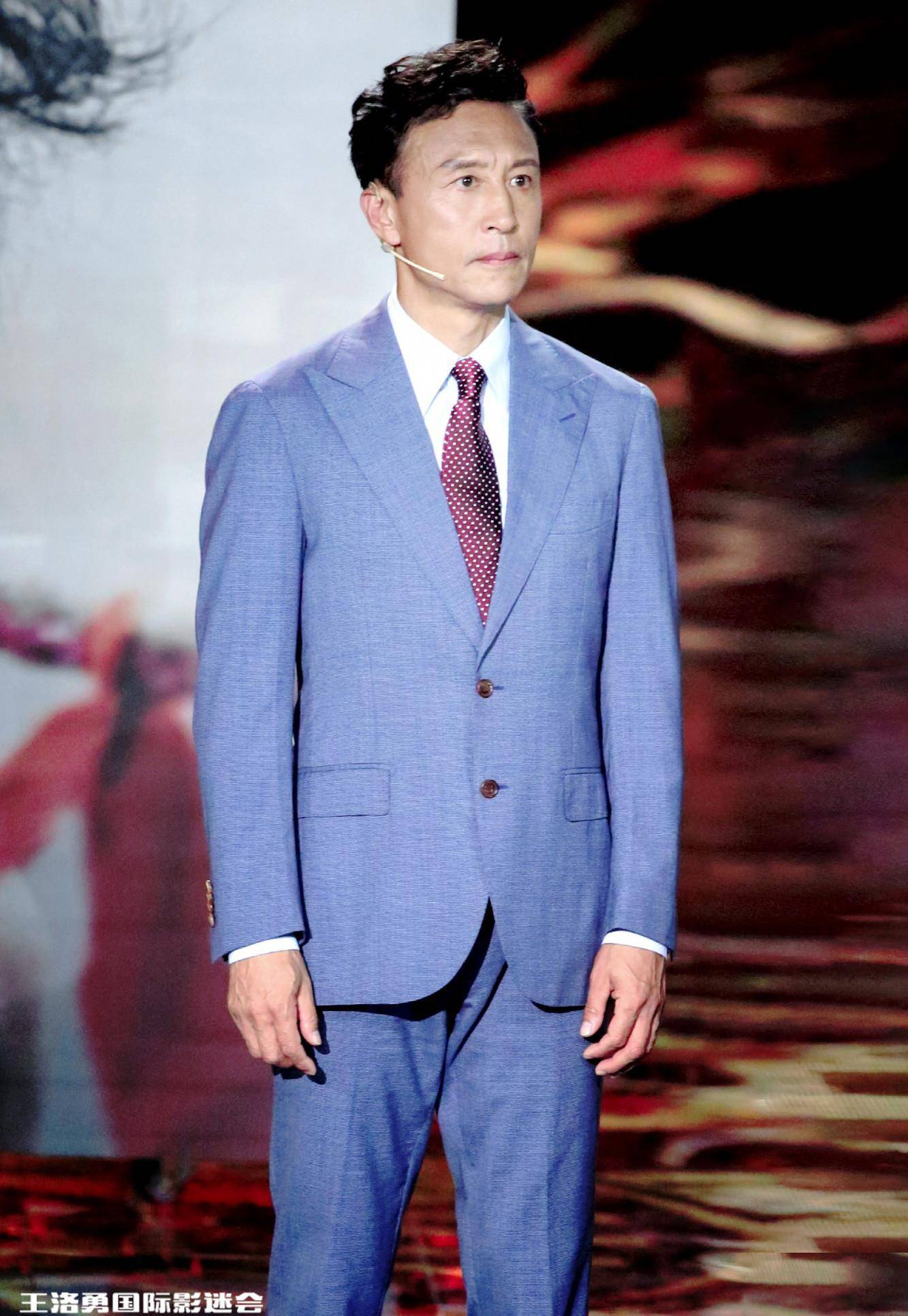 王洛勇殿堂级"帅大叔" 亮相电影70载 今天是你的生日晚会_中国_祖国