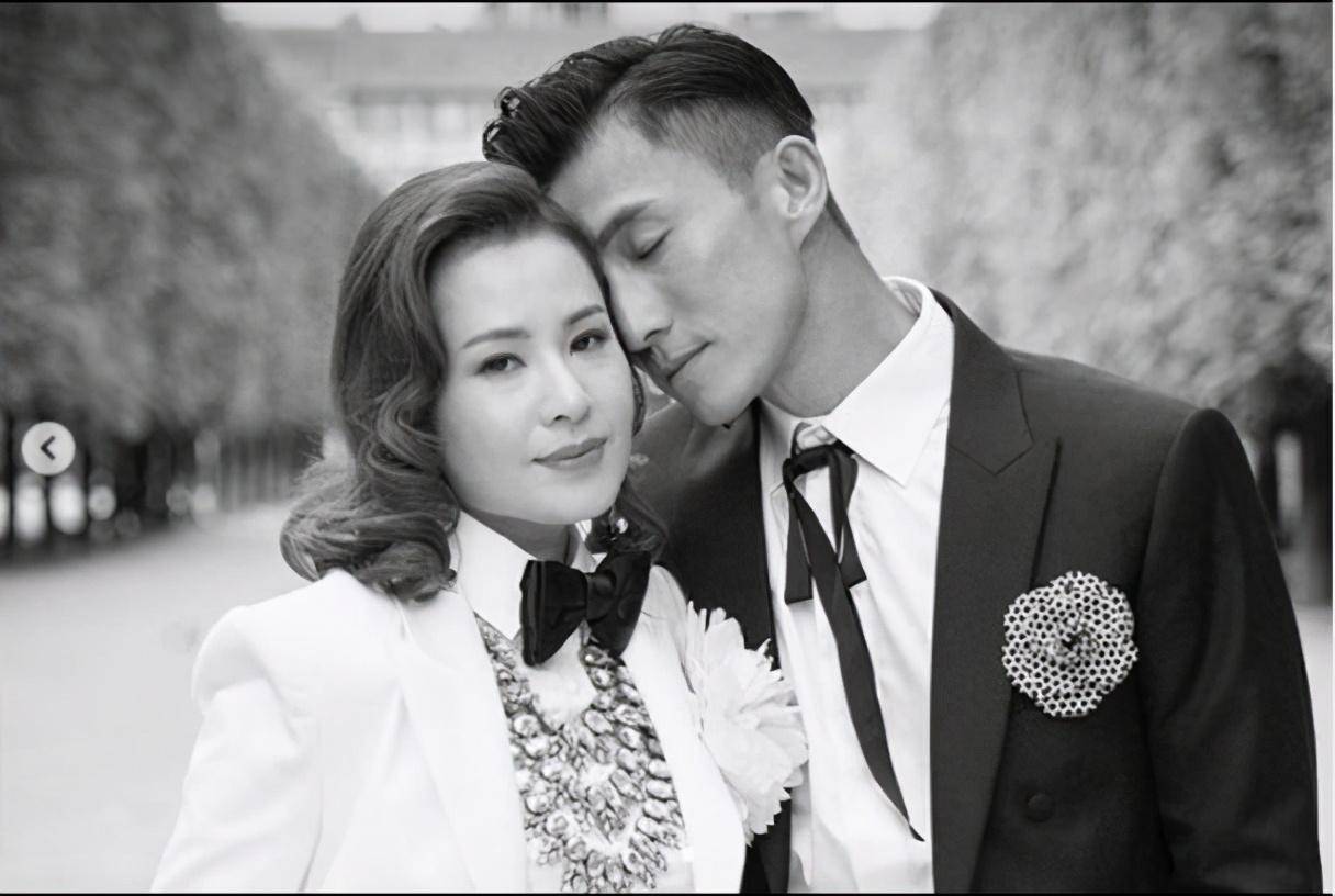陈山聪结婚一周年向老婆发表爱的宣言:最幸运的事就是娶到你_儿子