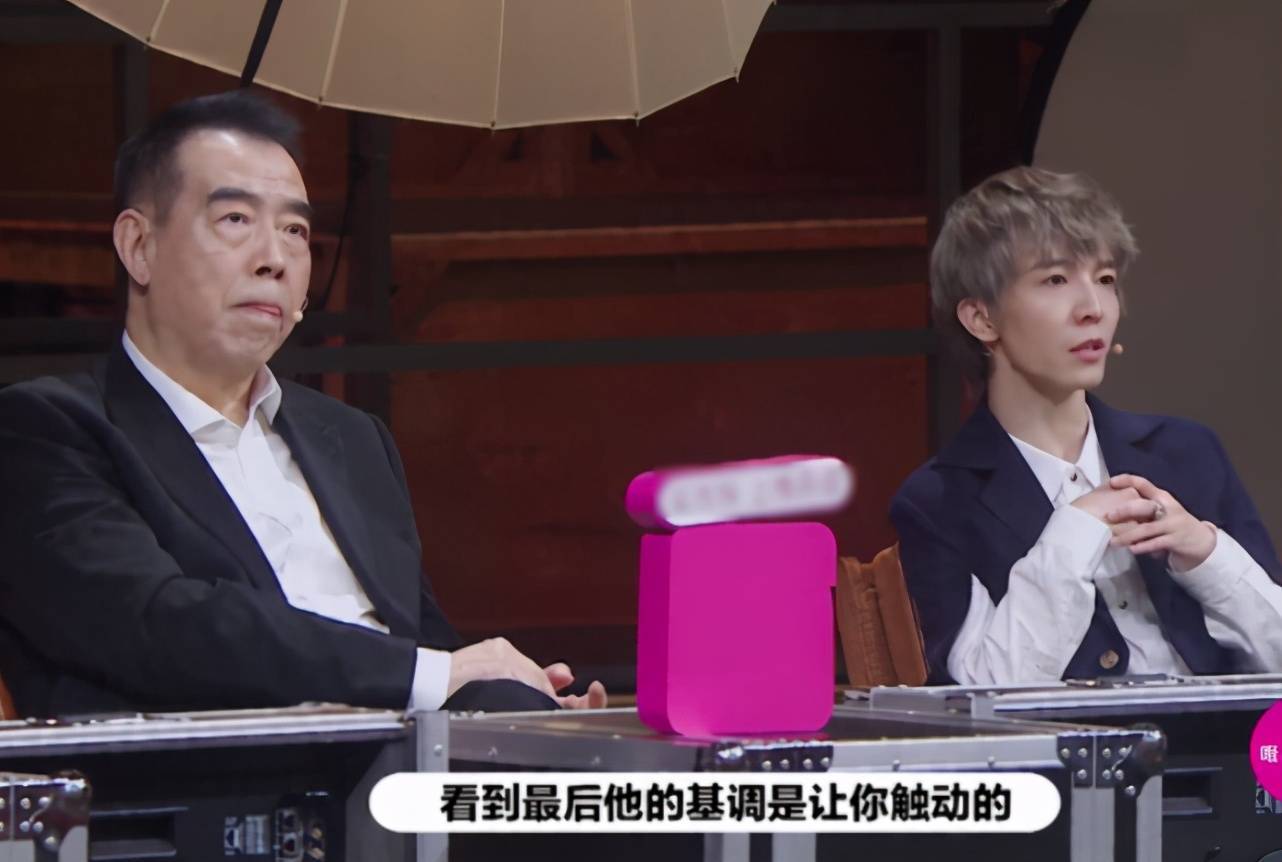 胡杏儿穿婚纱上演颠覆性演出,尔冬升直言:无语_剧本_剧目_王锵