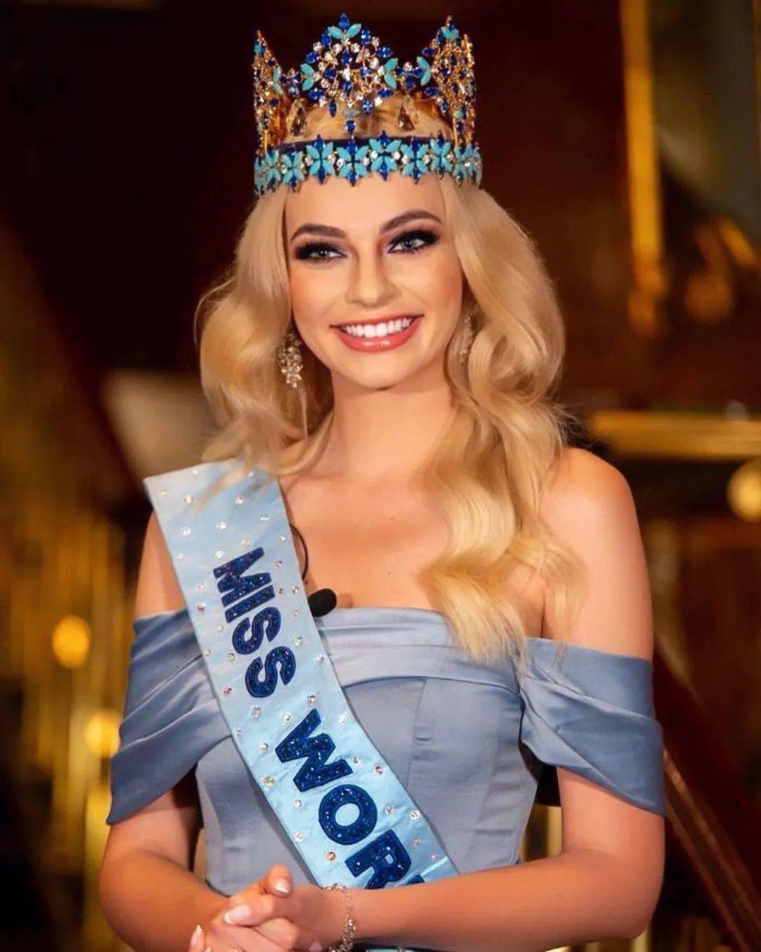 第70届世界小姐总冠军,这比最近的美国小姐漂亮多了_身材_笑容_金发