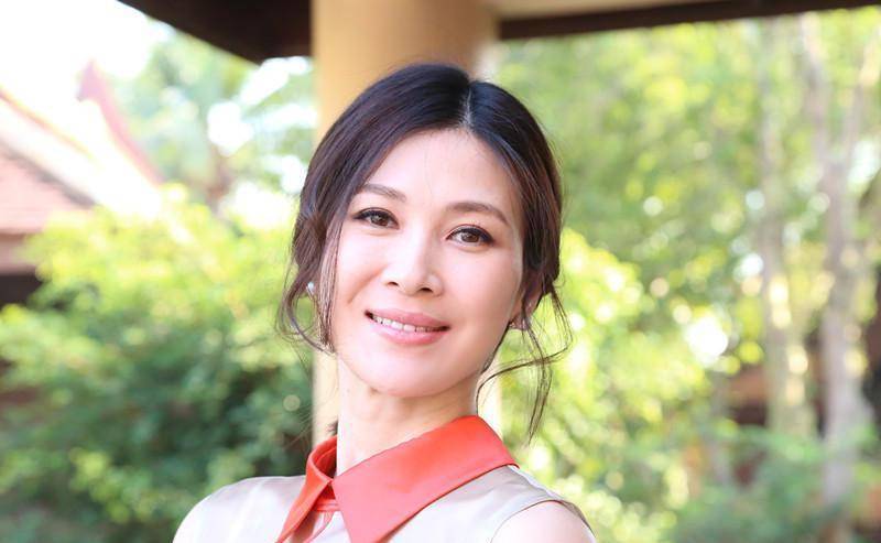 与周一围热恋5年,嫁给"伪富豪"被骗的童蕾,今40岁却貌美如花_时候