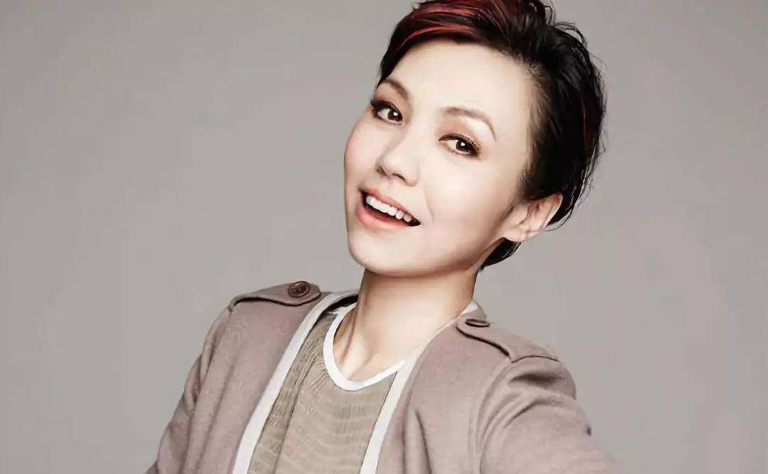 与张学友,林忆莲合作过的"新加坡国宝"女歌手,怎么去做公关了_陈洁仪