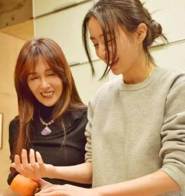 木村光希与妈妈一起做饭,工藤静香比女儿还瘦,皮肤状态堪忧_时间_照片
