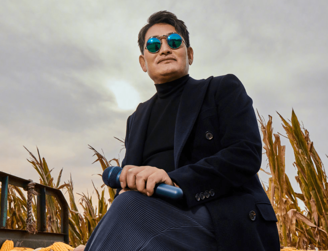 著名歌唱家朱之文登时尚杂志,颠覆昔日农民形象_网友_大片_酷帅