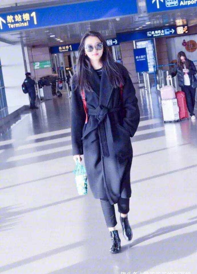 "国民闺女"关晓彤,腿长人美,为何还是被嘲土气呢?_身材_大片_个性