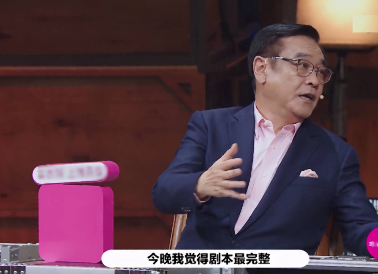 胡杏儿穿婚纱上演颠覆性演出,尔冬升直言:无语_剧本_剧目_王锵