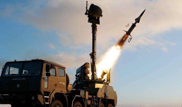 我国最小的导弹问世,袖剑防空导弹,被称迷你款无人机杀手_战场_进行