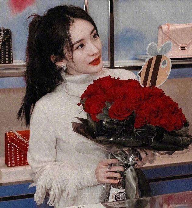 女明星捧花:躲过杨幂,逃过赵丽颖,越过杨紫,却唯独败给了她_样子_感觉