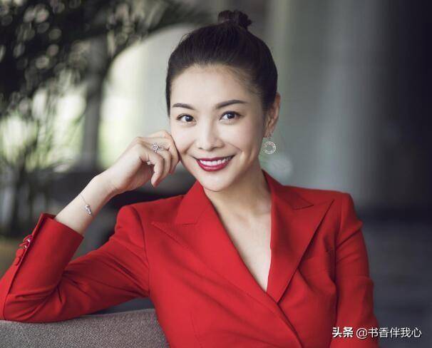 原北京电视台美女主持人栗坤,酷似演员刘涛,太漂亮了_活动_观众_事业