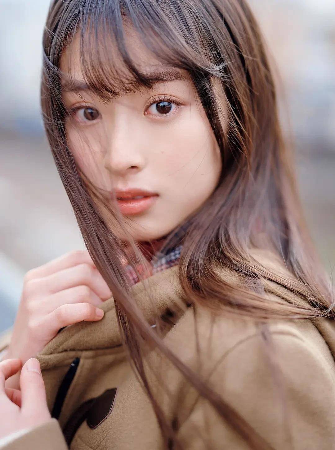 美少女井本彩花参加日历发售活动,童星光芒,现在需要卸下包袱了_问题