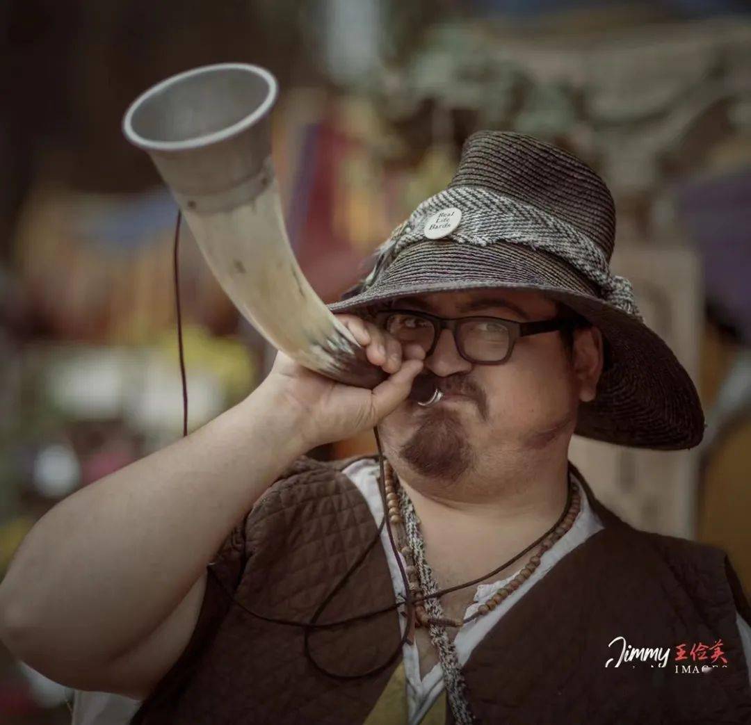 图8,索马里海盗船上吗?霸气侧露的吹号者.图7,皇亲国戚.