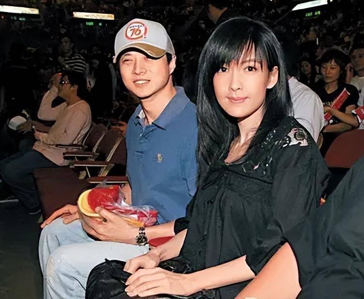 55岁的周慧敏,就这样改写了她的结局,她一点都不傻,傻的是我们_倪震