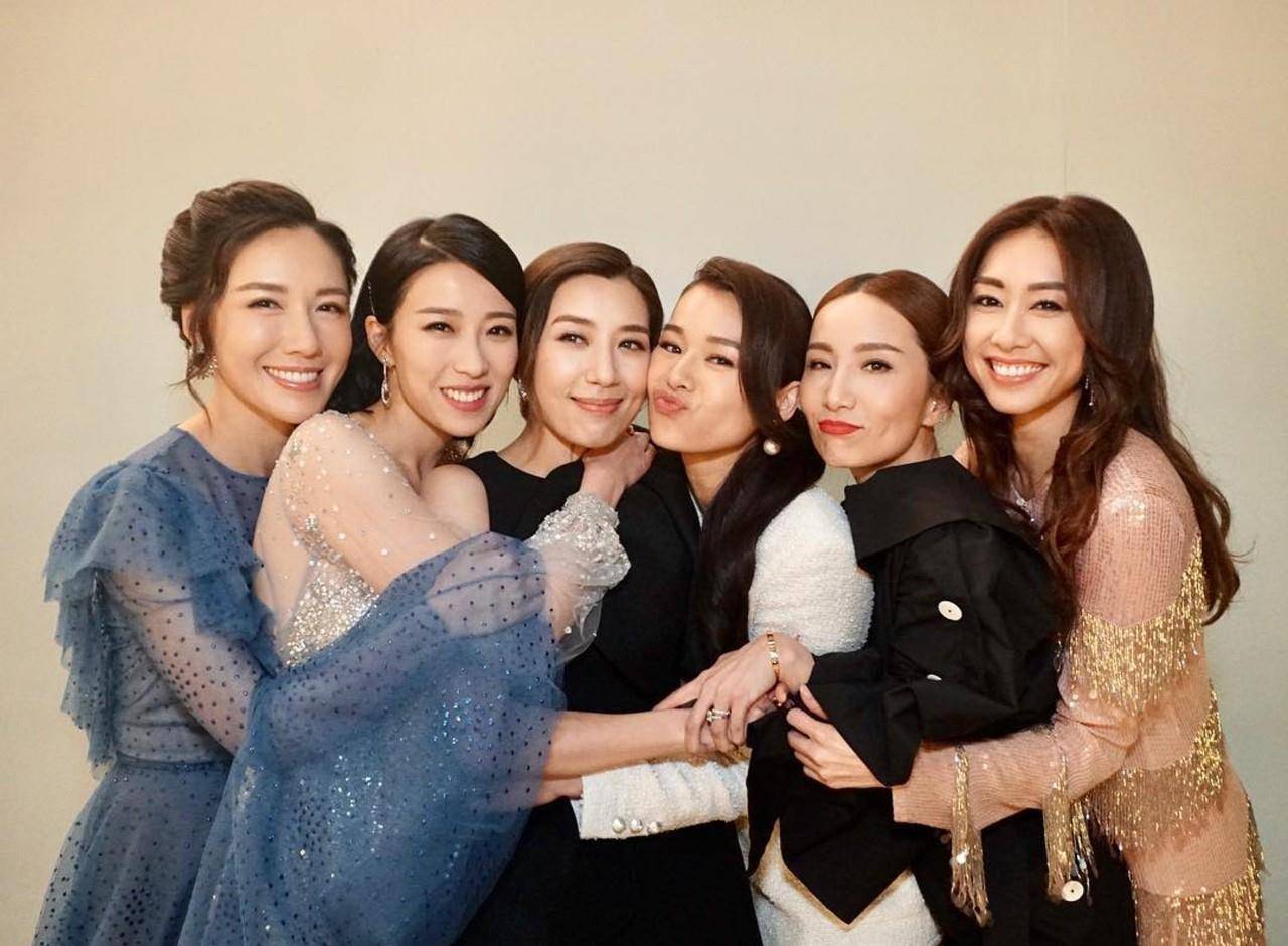 成员由胡杏儿,胡定欣和胡蓓蔚,黄智雯,姚子羚和李施嬅组成