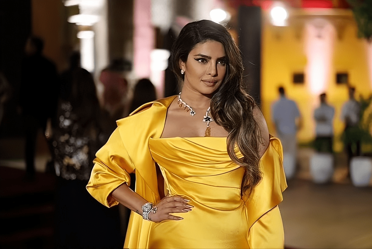 普丽扬卡在宝莱坞混得还是非常好,之前顶着世界小姐的光环 ,还真是让