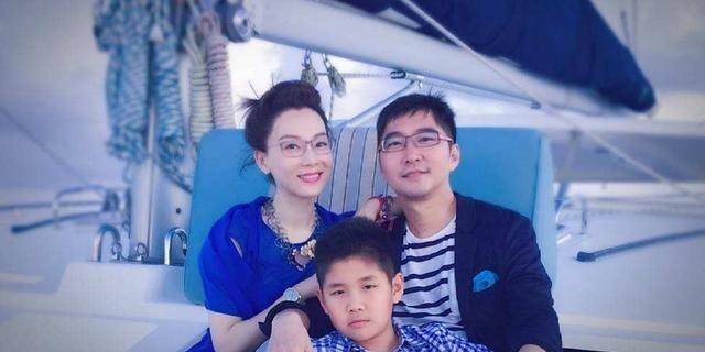 如今陈数一家三口生活得甜蜜幸福,就算没有生下自己的孩子,但她依然是