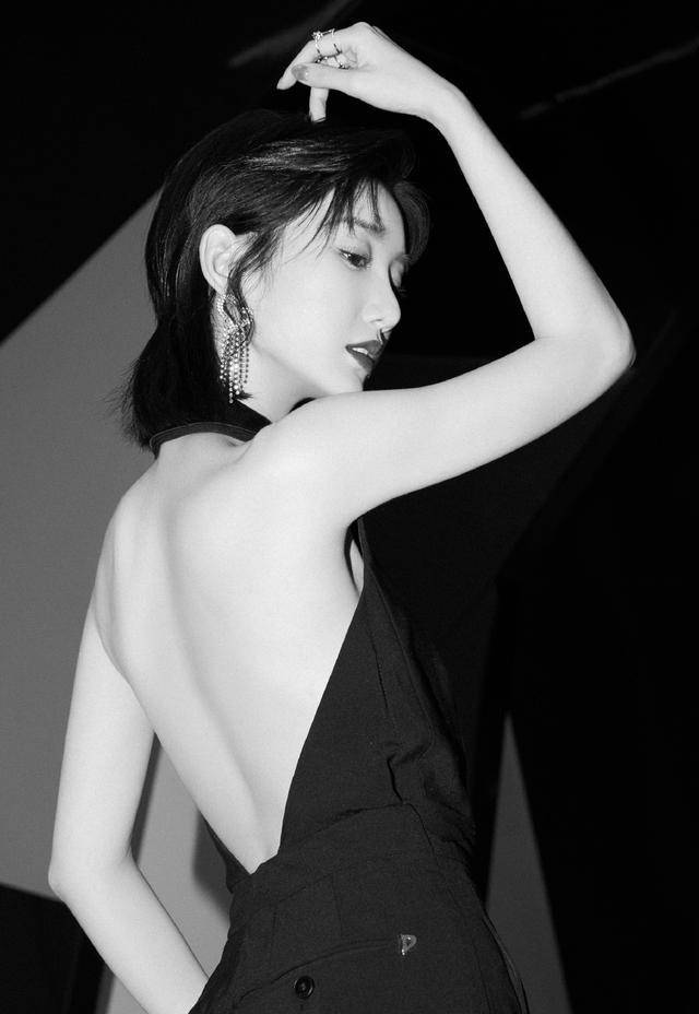 毛晓彤《蒙面舞王》舞台上是暗夜性感小精灵,舞台下却可爱到犯规_姐姐