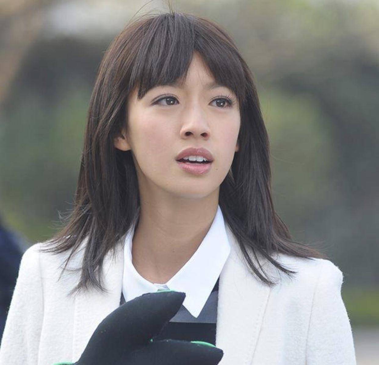 出道7年被负面新闻缠身依旧获tvb力捧,29岁蔡思贝上位之路吃尽苦头!