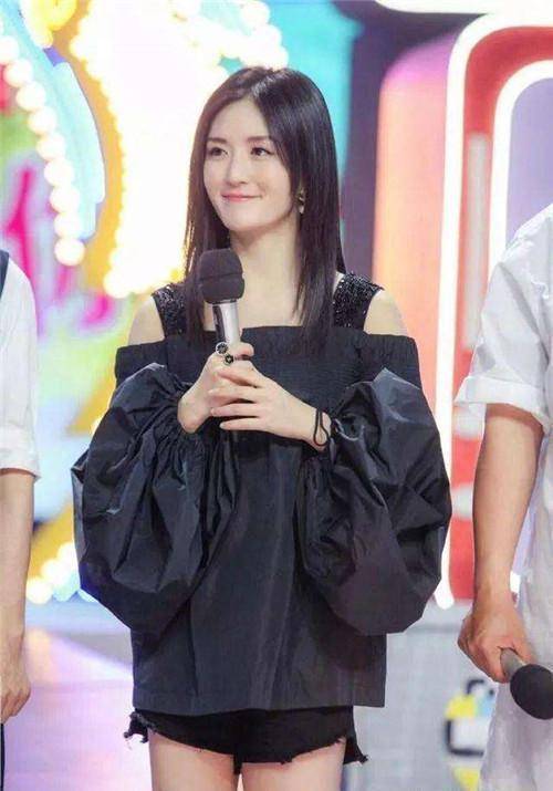 谢娜穿上露脐装后,当没当妈肉眼可见,网友:这才是当妈的腰围_生产