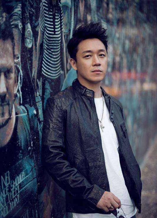 潘粤明:与董洁分手两败俱伤,如今45岁再次翻红,他是如何做到的_龙岭