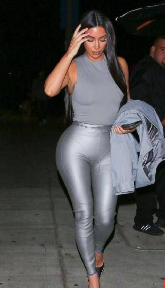 金卡戴珊沙漏魔鬼身材,实在辣眼!大胆自信的穿衣风格,气场十足