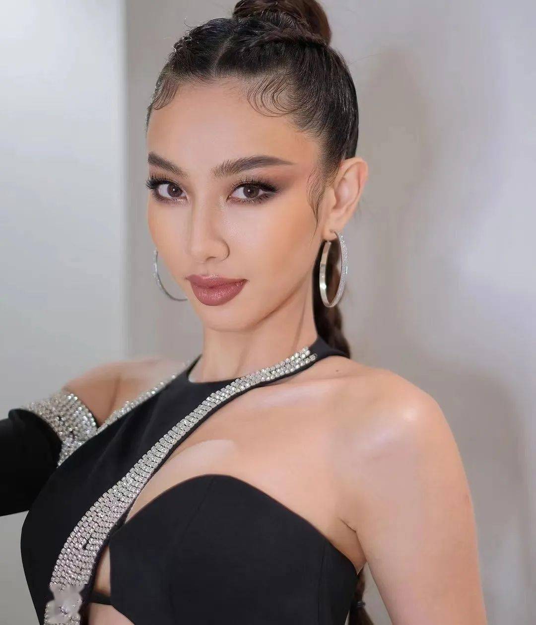 "越南美人真不少啊"尤物绝顶性感nguyen thucthuytien