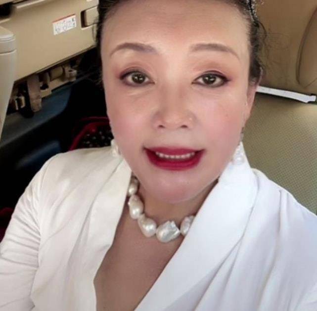 张兰用这种方式来获得大众的眼球,儿子不忠诚的时候难道她没有意识到