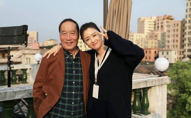 过去演孙俪公公,现在也她爷爷,戏中老婆频换,戏外