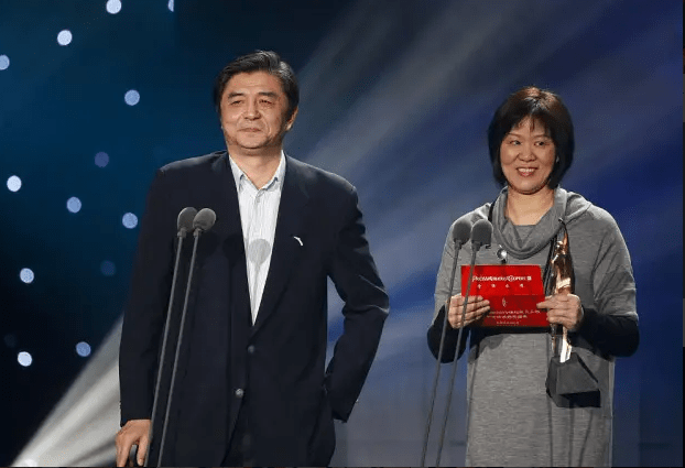 当时郎平和张洁云是队友,所有运动员都认为是张瑜介入了他们的感情.