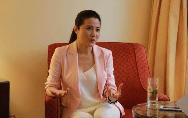 演员演颜丙燕绝对是一个才女级的人物,从很小的时候就开始学习舞蹈