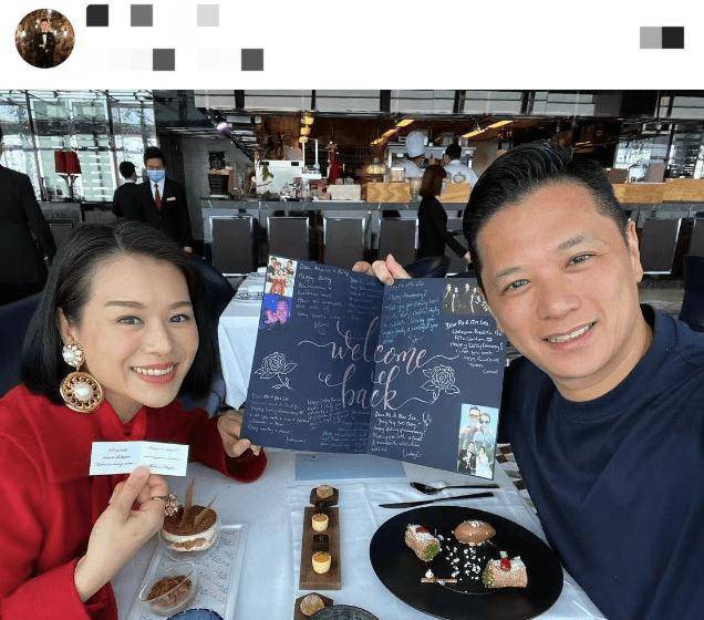 贴头挽手好亲密,打扮贵妇戴大戒指_李乘德_一家_动态