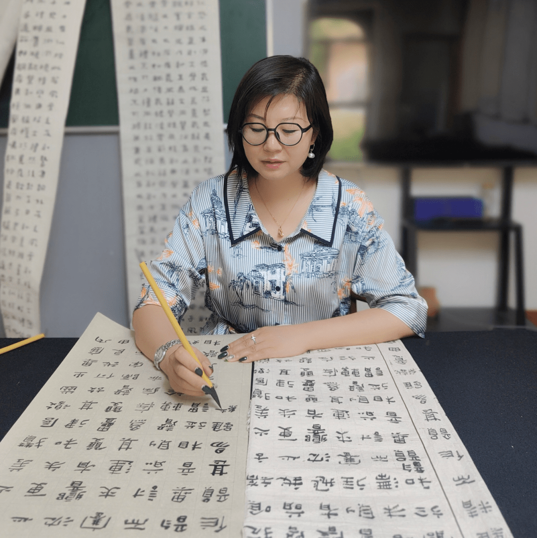 “两个打造”·文化乌海|高英: 畅游墨海 笔展柔情千秋韵_书法_培训_作品展