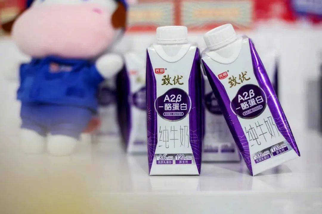 糯米,适量清水,一瓶光明致优a2-β酪蛋白纯牛奶加入