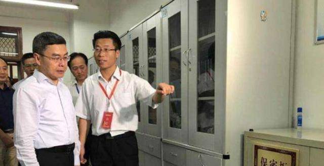 03年四川考生连夜偷走高考卷,考前自信睡了一觉,看到题目后懵圈_杨博