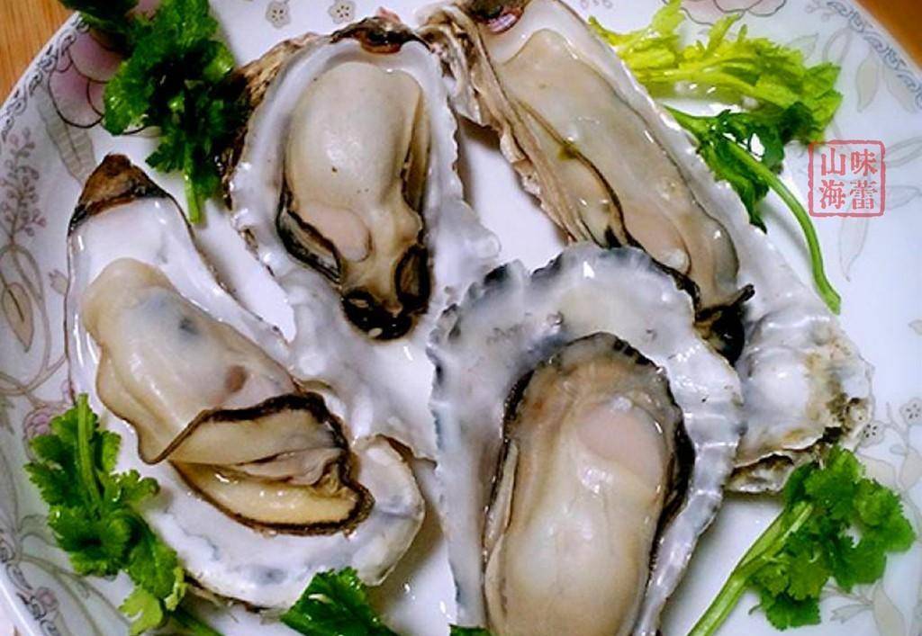 威海海鲜之乳山生蚝,肉质饱满滋味鲜美,清蒸做法简单又好吃_多长时间