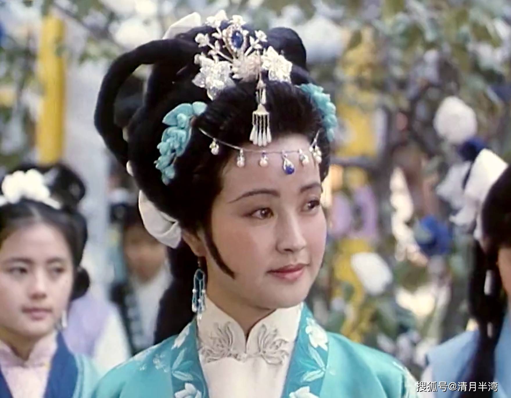 同演"王熙凤",有人宛若神妃仙子,有人仿佛盘丝洞出来的女妖精