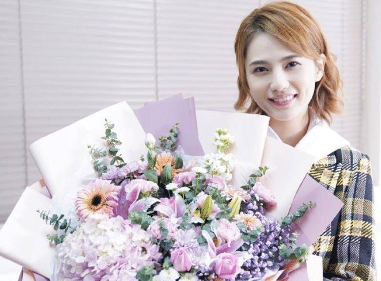 大家应该都不知道,姜珮瑶其实是一个隐藏的学霸,她是北京电影学院硕士