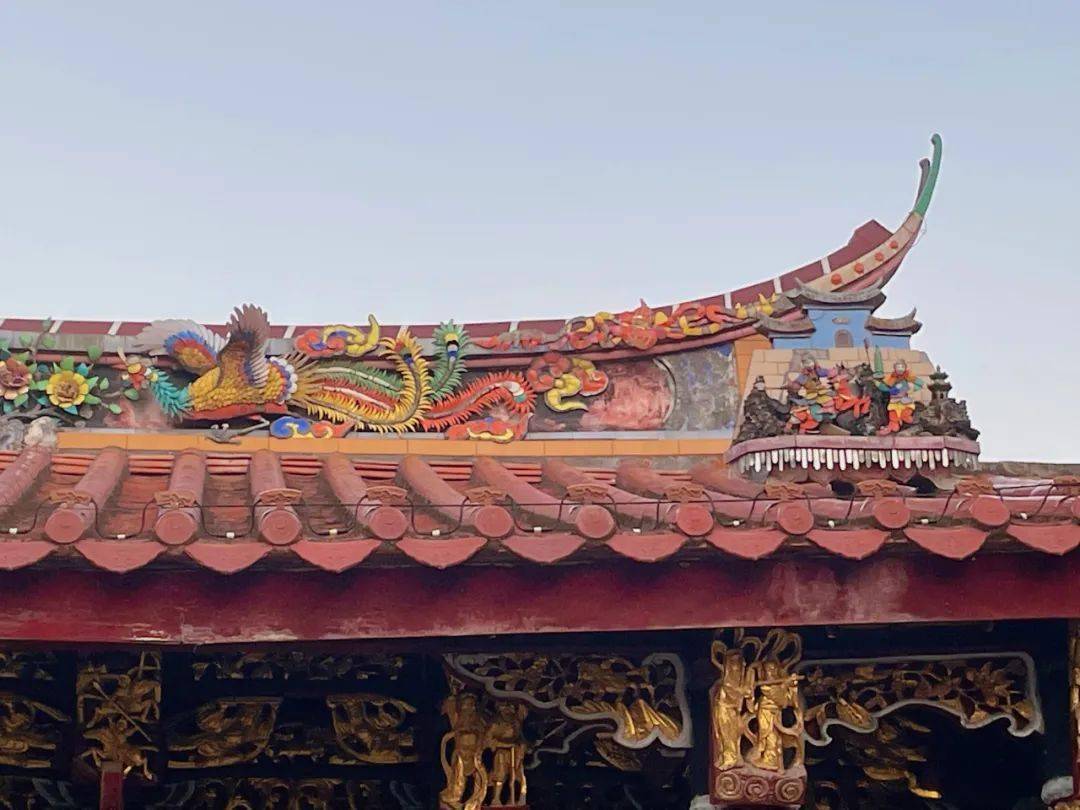 旧馆驿巷董杨大宗祠的燕尾脊.