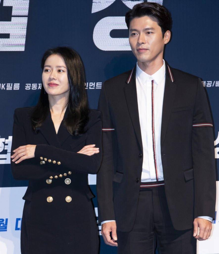 玄彬与孙艺珍也太甜了,逛街同穿情侣运动装,结婚多年宛如蜜月期_风格