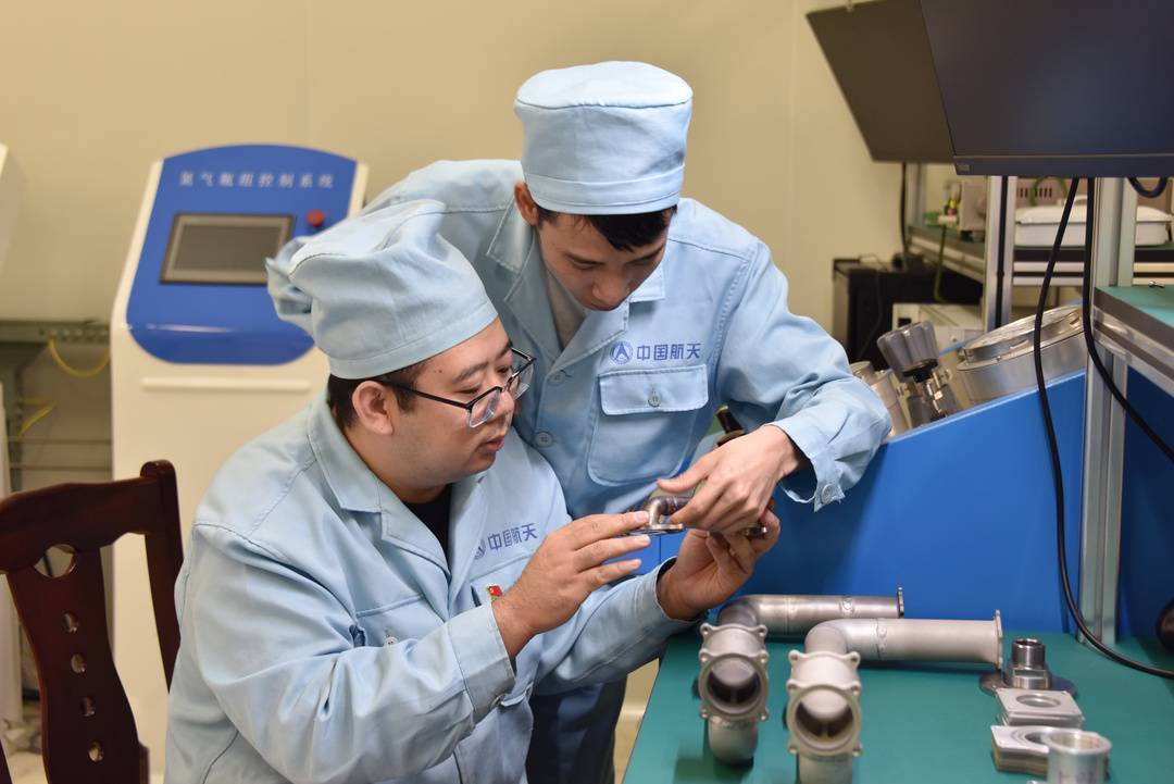 为中国空间站装配"呼吸系统"航天青年张金德:装配精度比发丝十分之一
