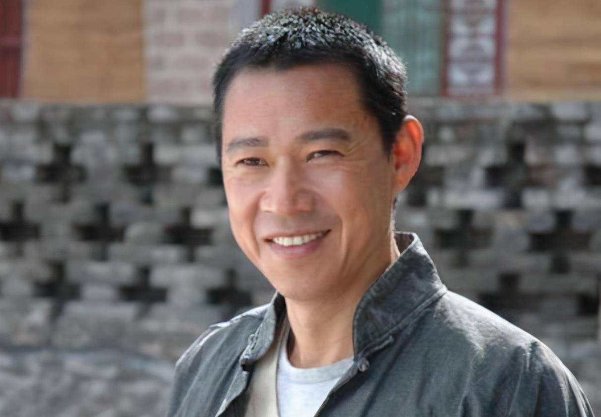 对继女宠爱有加,对亲生儿子却不闻不问,张丰毅在想什么?