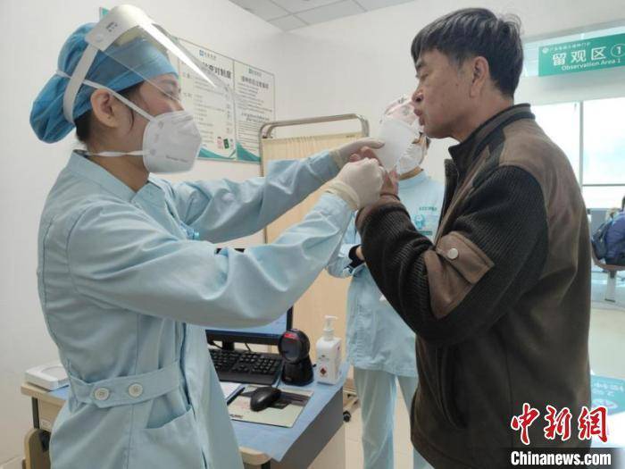 广州启动吸入式新冠疫苗接种 直击首批接种现场 