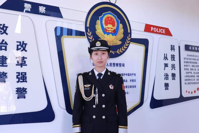 警礼服胸牌图片