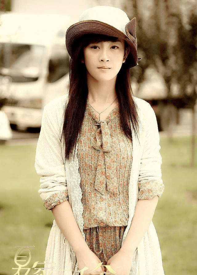 33岁张檬终于结婚了,整容前的旧照片被扒出,网民:当年过于美丽_美容