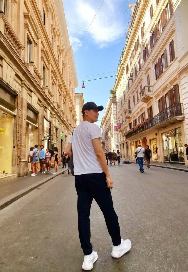 看林志颖的帅气穿搭,减龄又得体_男性_服饰_衬衫