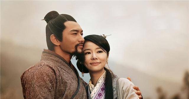 岳飞大败金兀术,豪情万丈地说着"今次杀金人,直捣黄龙府,当与诸君痛饮