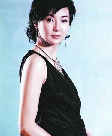 寧靜1996年與美國演員保羅·克塞相戀結婚,後來生了個兒子,但如今他們