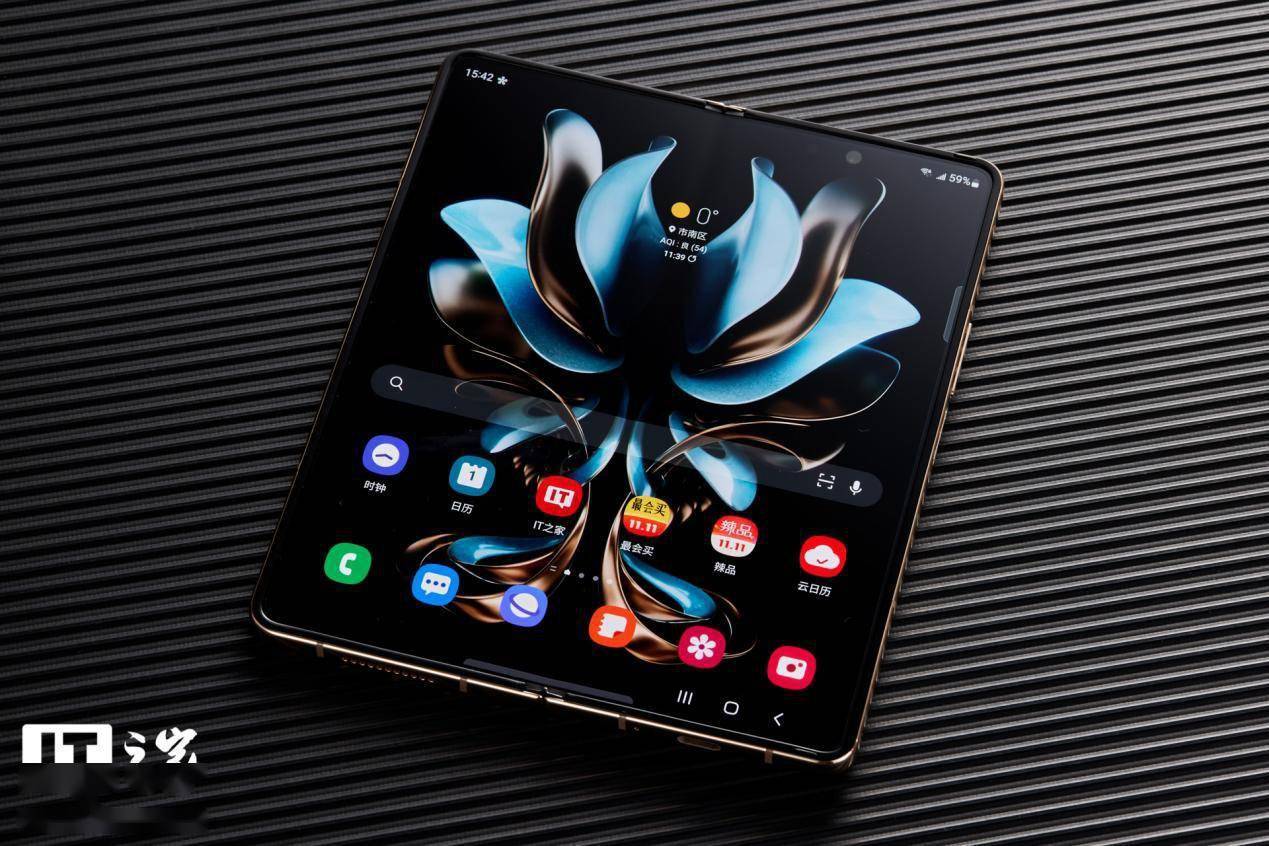 三星心系天下 w23 折叠屏手机体验:能长存 15 代是有原因的_性能_整体