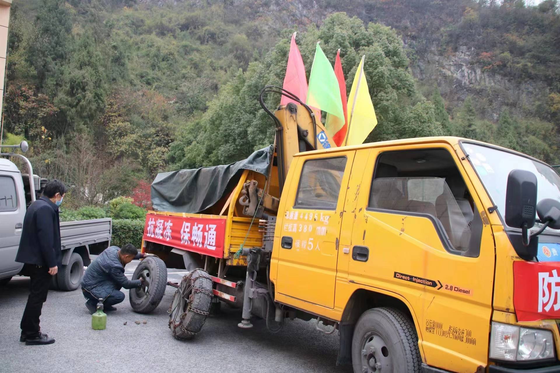 金沙公路办理段未“雪”绸缪 备战冬季防滑保畅