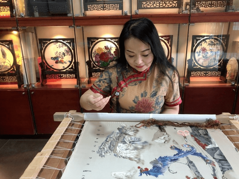 湖北工匠 | 黄春萍:以针为笔 绘就锦绣人生_技能_汉绣_传承